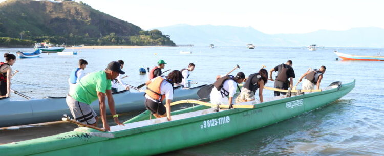 Alunos da escola Luiz Silvar do Prado participam de vivência com canoa havaiana