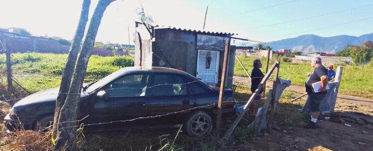 Prefeitura de Caraguatatuba realiza retirada de cercas em área pública estadual na região sul