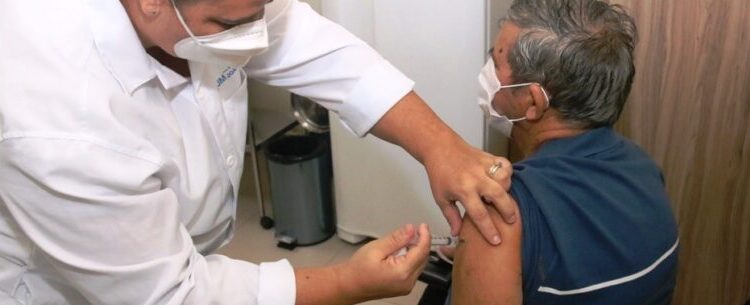 Atendimento nas Unidades de Pronto Atendimento cresce 20% e Prefeitura reforça vacinação contra gripe e Covid-19