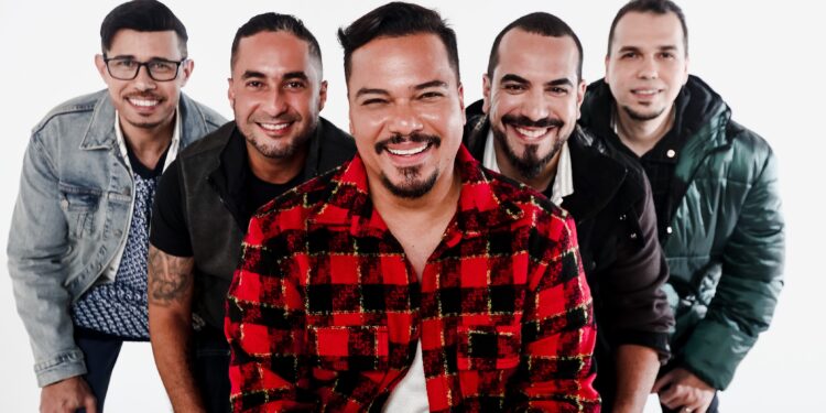 Sorriso Maroto e Fernando & Sorocaba encerram São João na Praia neste final de semana, em Bertioga