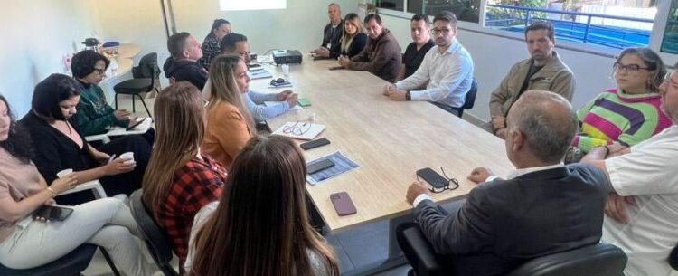 Prefeitura alinha estratégias com profissionais envolvidos no combate e prevenção da Febre Maculosa