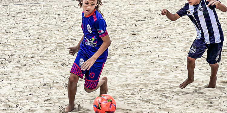 Beach soccer é atração na Copa Agita Bertioga de Inverno