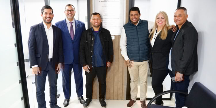 Vereadores participam de cerimônia que marca o início do atendimento de assistência jurídica gratuita