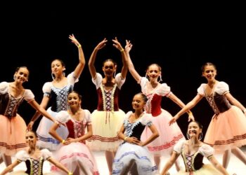 Escola Municipal de Bailados realiza mostra e Corpo de Baile faz duas apresentações no Teatro Mario Covas       