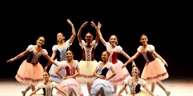 Escola Municipal de Bailados realiza mostra e Corpo de Baile faz duas apresentações no Teatro Mario Covas       