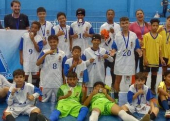 Escolas Maria Moraes e Luiz Silvar são campeãs do futsal do JEM de Caraguatatuba