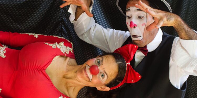    Espetáculo circense da Família Burg é a atração na Praça do Travessão   