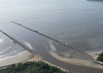 Enrocamento do Rio Juqueriquerê: obras dos Molhes Norte e Sul avançam