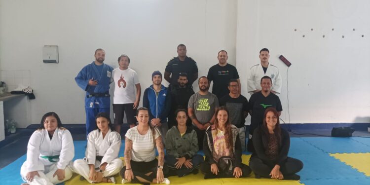 Professores da Rede Municipal realizam capacitação em lutas tradicionais
