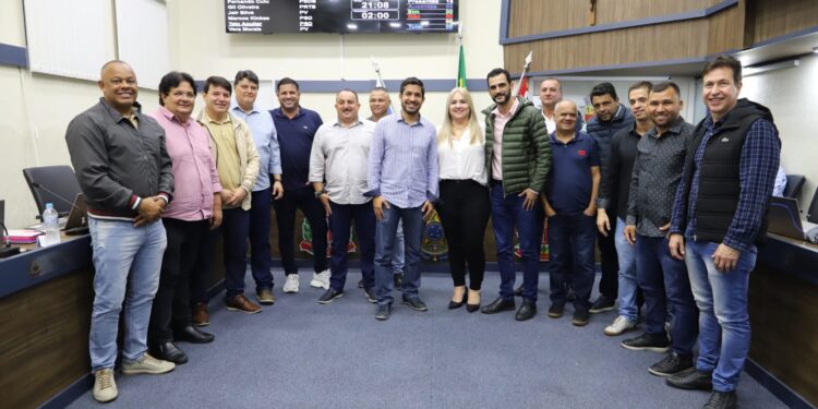 Câmara de Caraguatatuba homenageia deputado Paulo Corrêa Junior com Moção de Congratulações 