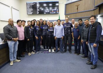 Legislativo faz homenagem a Lucilia e Mayara dupla de vôlei de praia de Caraguatatuba