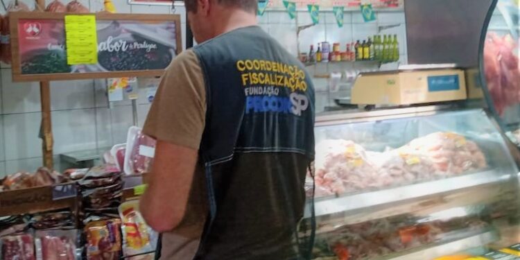 Procon/SP fiscaliza comércios em Bertioga