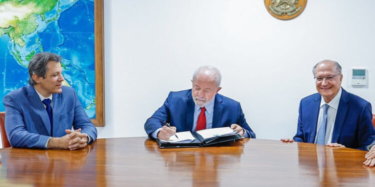 Alckmin detalha incentivo à indústria automotiva e redução de preço de carros, caminhões e ônibus