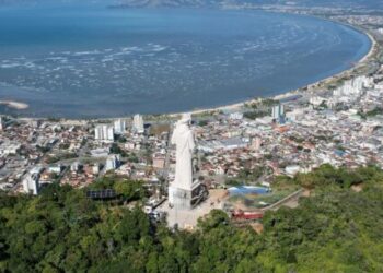 Com Missa Campal, Caraguatatuba ganha nova imagem de Santo Antônio e iluminação do morro