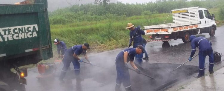 Prefeitura leva Operação Tapa Buracos para 16 bairros no mês de junho