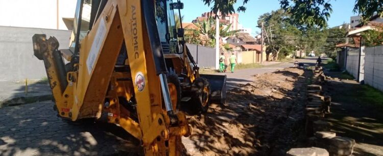 Martim de Sá, em Caraguatatuba, recebe serviços para melhorar drenagem das ruas