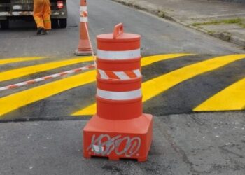 Prefeitura de Caraguatatuba implanta lombadas em avenidas do Pontal Santamarina