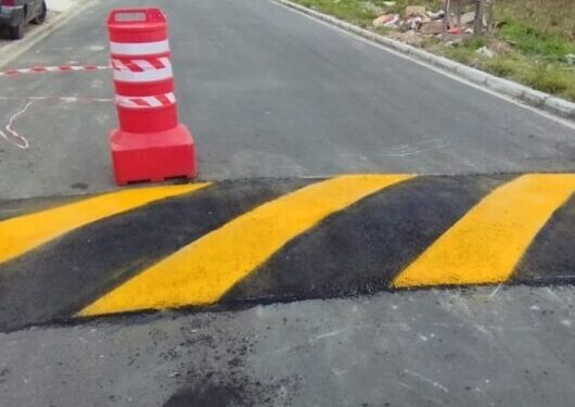 Prefeitura de Caraguatatuba implanta lombadas em avenidas do Travessão