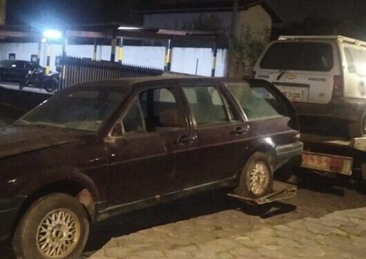 Com apoio de câmeras do COI, PM apreende veículo furtado