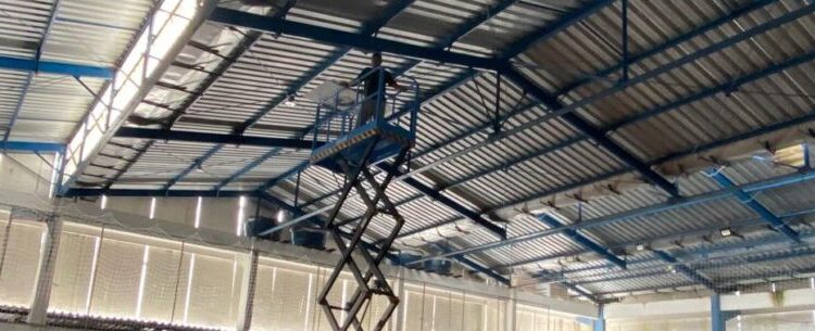 Prefeitura de Caraguatatuba moderniza iluminação do Cemug com lâmpadas LED para potencializar práticas esportivas