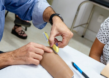 Enfermeiros da rede municipal de Bertioga recebem capacitação para inserção de novo método contraceptivo