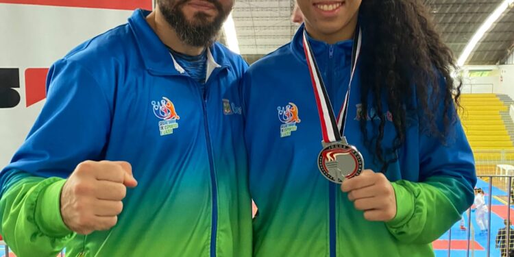 Da dedicação à glória: a karateca Ana Luisa leva Bertioga ao pódio nos Jogos Regionais