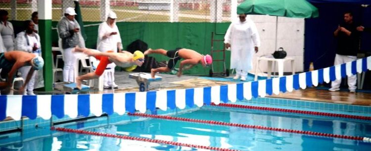 Equipe de natação de Caraguá garante prata e bronze nos Jogos Regionais