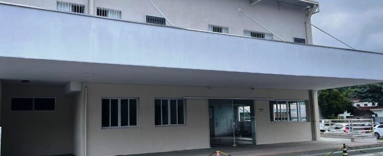 Prefeitura e Stella Maris entregam novos leitos de urgência, emergência e sala de especialidades