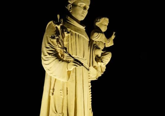 Caraguá Luz define horários de iluminação da nova imagem de Santo Antônio