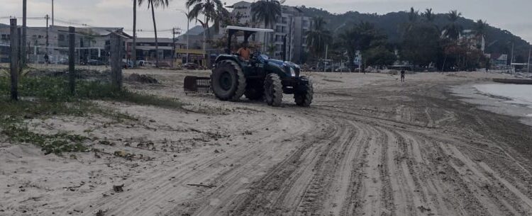 Prefeitura promove limpeza das praias do Centro até a Região Sul