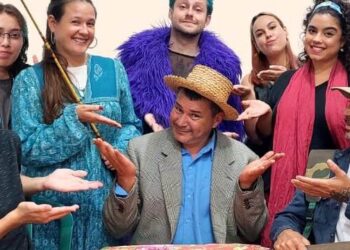 Núcleo de Teatro de Caraguatatuba realiza ação de valorização da memória oral no Festival do Camarão