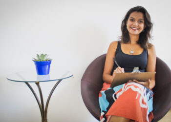 Psicóloga Juliana Xavier desenvolve método de reprogramação mental para melhorar a rotina diária