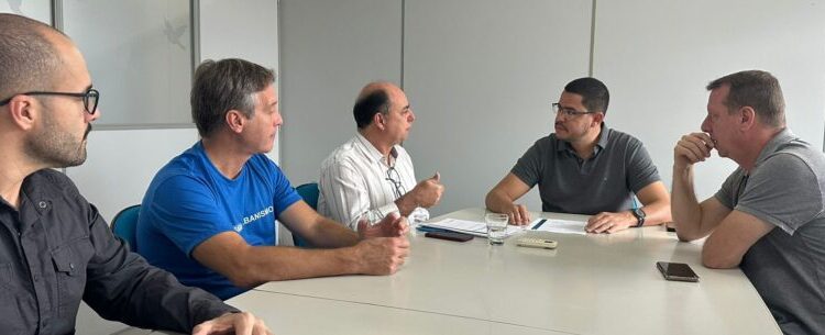 Prefeitura e Sabesp debatem Fundo de Saneamento, obra de esgoto no Mar Verde e cronograma de investimentos nos bairros