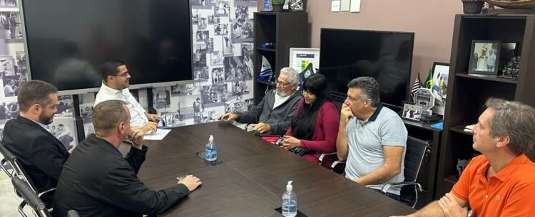 Prefeitura de Caraguatatuba e Associação do Recanto Verde Mar discutem melhoria para o bairro