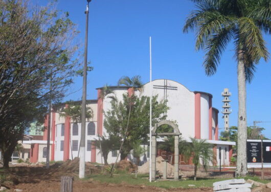 Prefeitura executa obras de reforma e construção de praças em cinco bairros