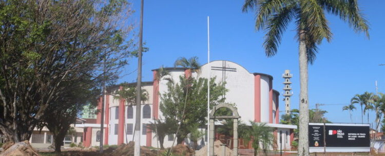 Prefeitura executa obras de reforma e construção de praças em cinco bairros