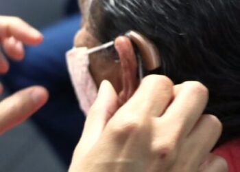 Prefeitura de Caraguatatuba entrega 539 aparelhos auditivos nos últimos três anos