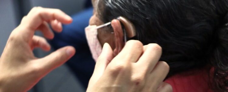 Prefeitura de Caraguatatuba entrega 539 aparelhos auditivos nos últimos três anos