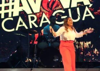 Louvor e adoração marcam abertura do 5º Aviva Caraguá que segue até sábado na Praça da Cultura