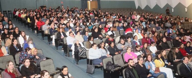 5º Fórum de Aleitamento Materno reúne 400 pessoas e destaca importância da rede para mães que amamentam