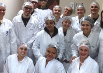 Agosto Dourado: alunos de medicina da UNITAU conhecem Banco de Leite Humano de Caraguatatuba