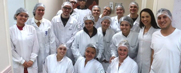 Agosto Dourado: alunos de medicina da UNITAU conhecem Banco de Leite Humano de Caraguatatuba