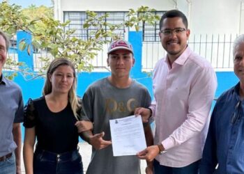 Projeto ‘Gabinete em Ação’ possibilita entrega de guias de emplacamento aos moradores do Massaguaçu