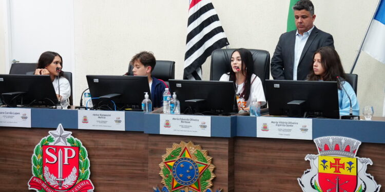 Proposituras voltadas para a área da educação são destaque em sessão ordinária da Câmara Jovem