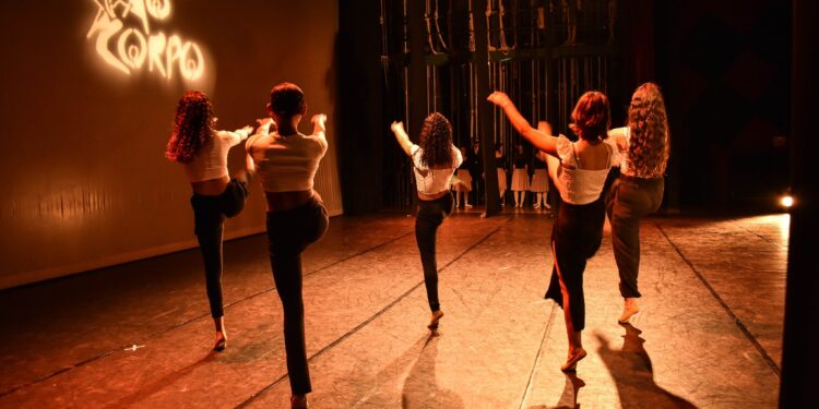 Membros do Corpo de Baile de Bertioga sobem sete vezes ao pódio em renomado festival de dança