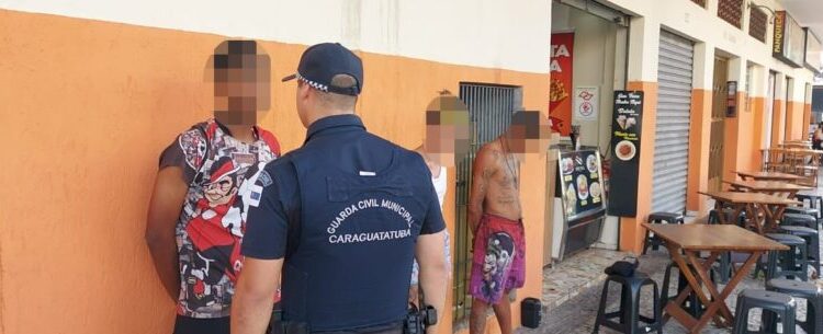 GCM de Caraguatatuba apreende quatro suspeitos de furto no Centro