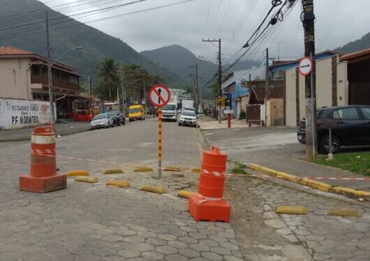 Prefeitura de Caraguatatuba faz sinalização no Centro e alterações de trânsito na Martim de Sá