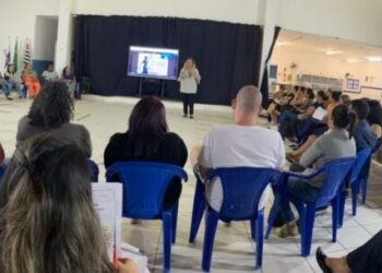 Mais de 50 servidores de escola do Porto Novo recebem noções de ética no serviço público