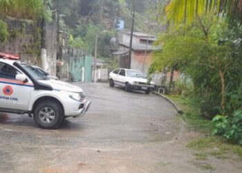 Defesa Civil de Caraguatatuba faz vistoria e orientação nas áreas de risco do município