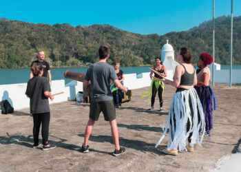 Entre a Mata e o Mar: Grupo Municipal de Artes Cênicas apresenta encenação sobre cultura caiçara em Bertioga